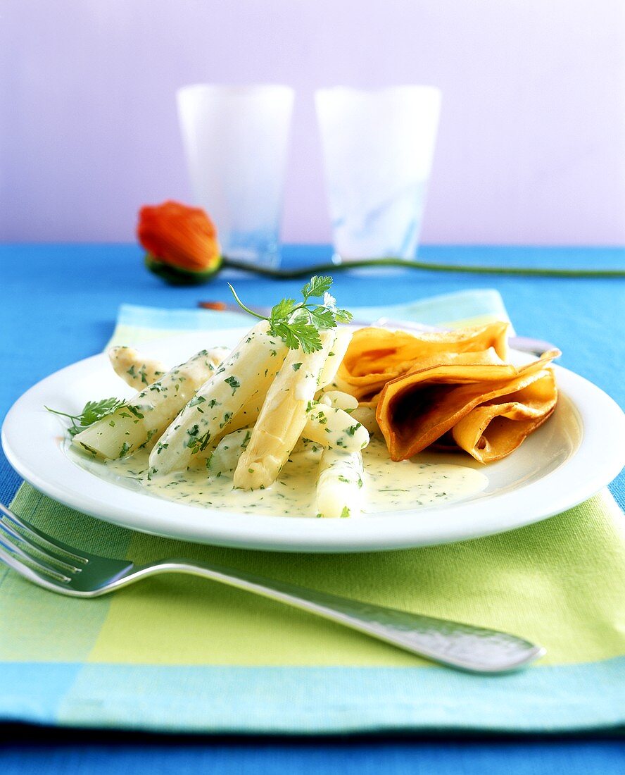 Spargelragout mit Schinken-Pfannkuchen