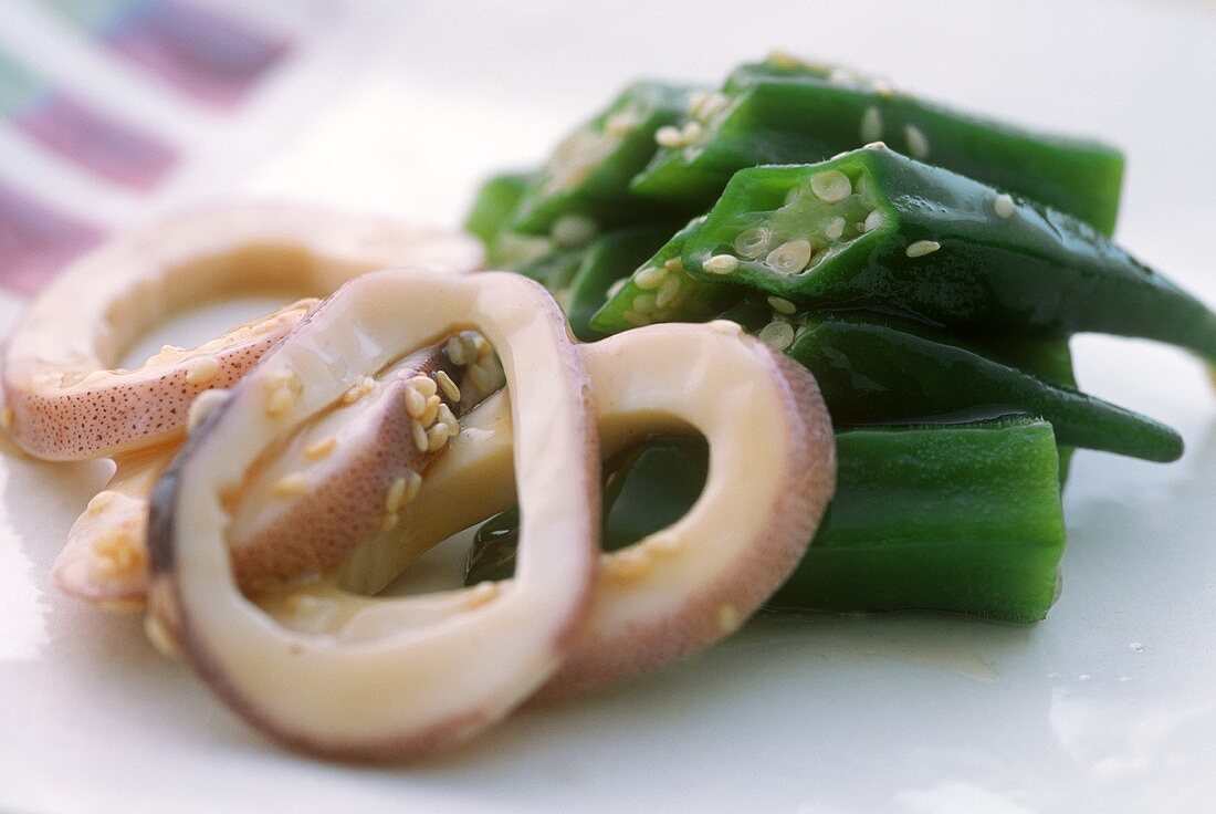 Tintenfisch mit Okraschoten (Japan)