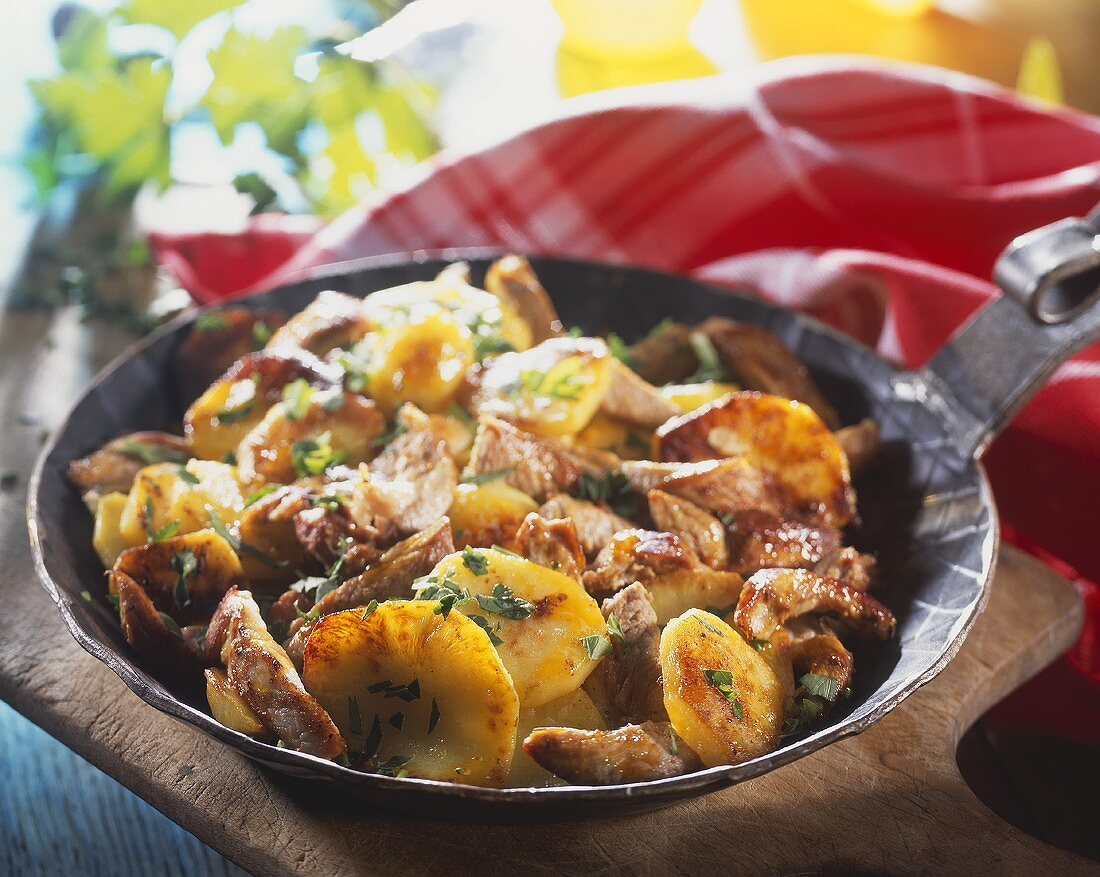 Tiroler Gröstl (Kartoffelpfanne mit Fleisch & Zwiebeln)