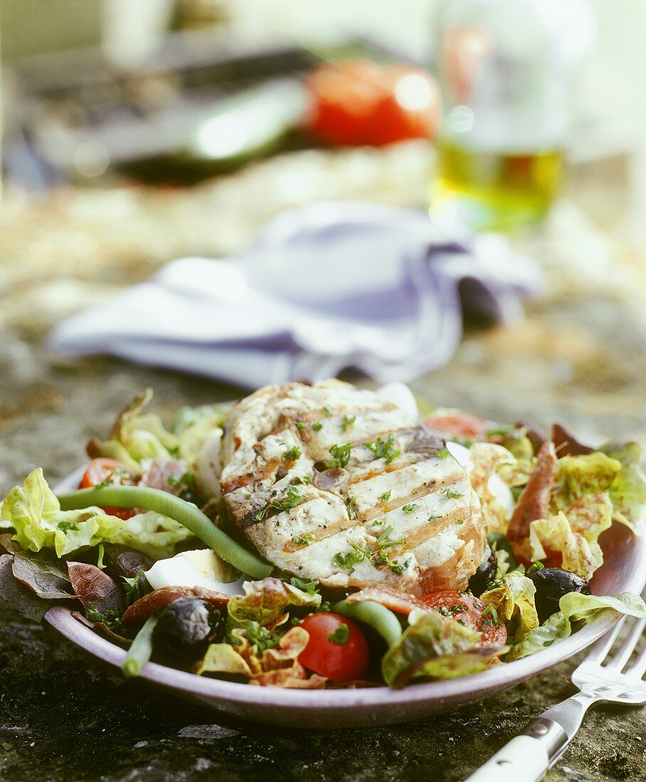 Barbecued white tuna cutlet (thon blanc) on salad