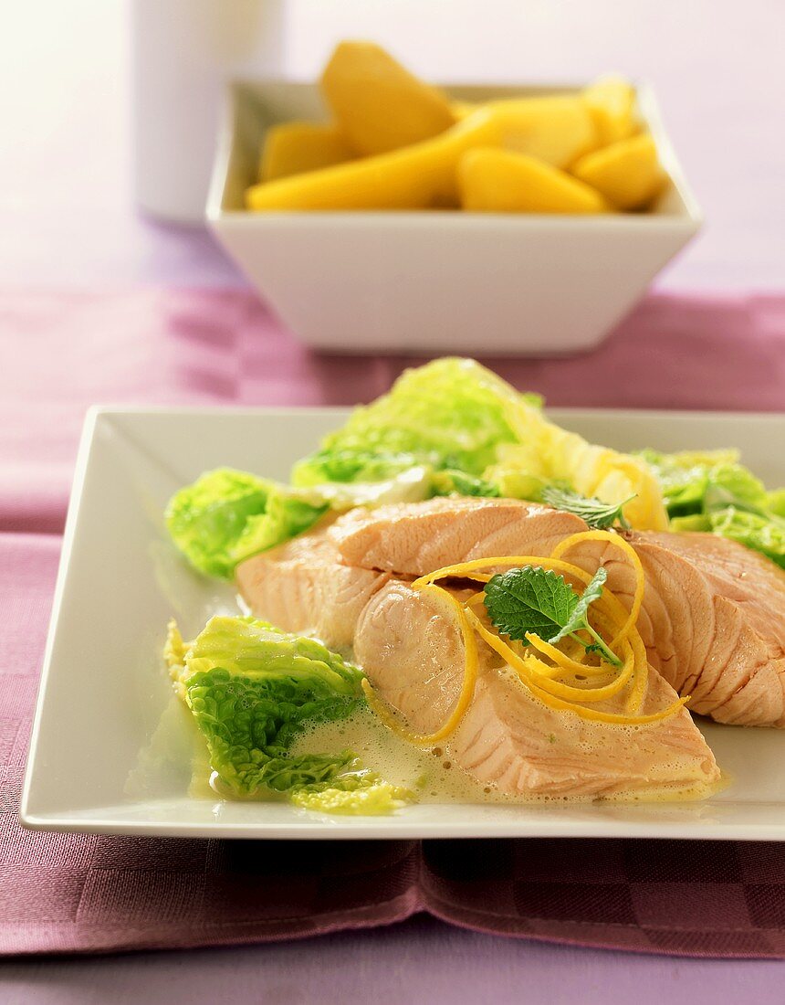 Salmon fillet with savoy with lemon sauce