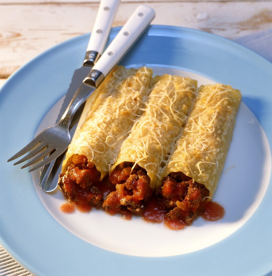 Cannelloni stuffed with bolognese