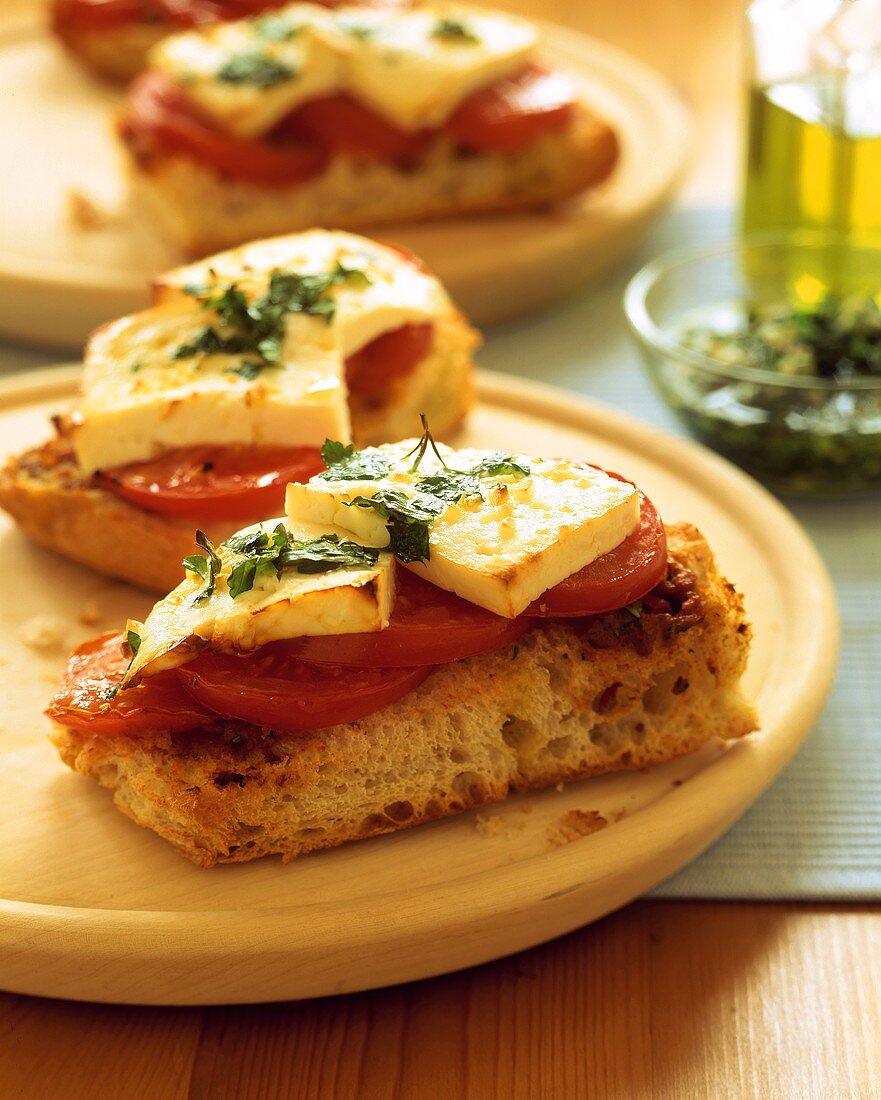 Sheep's cheese and tomatoes on toast