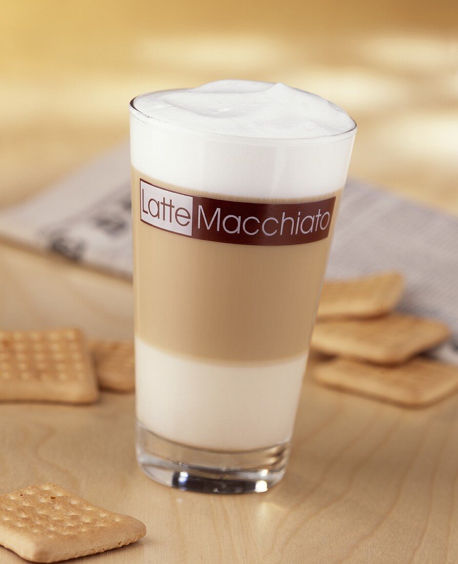 Ein Glas Latte Macchiato