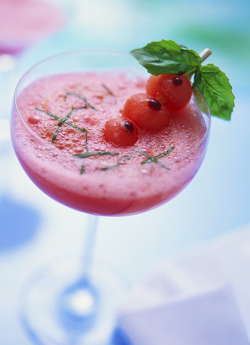 Geeistes Melonensüppchen, im Glas serviert