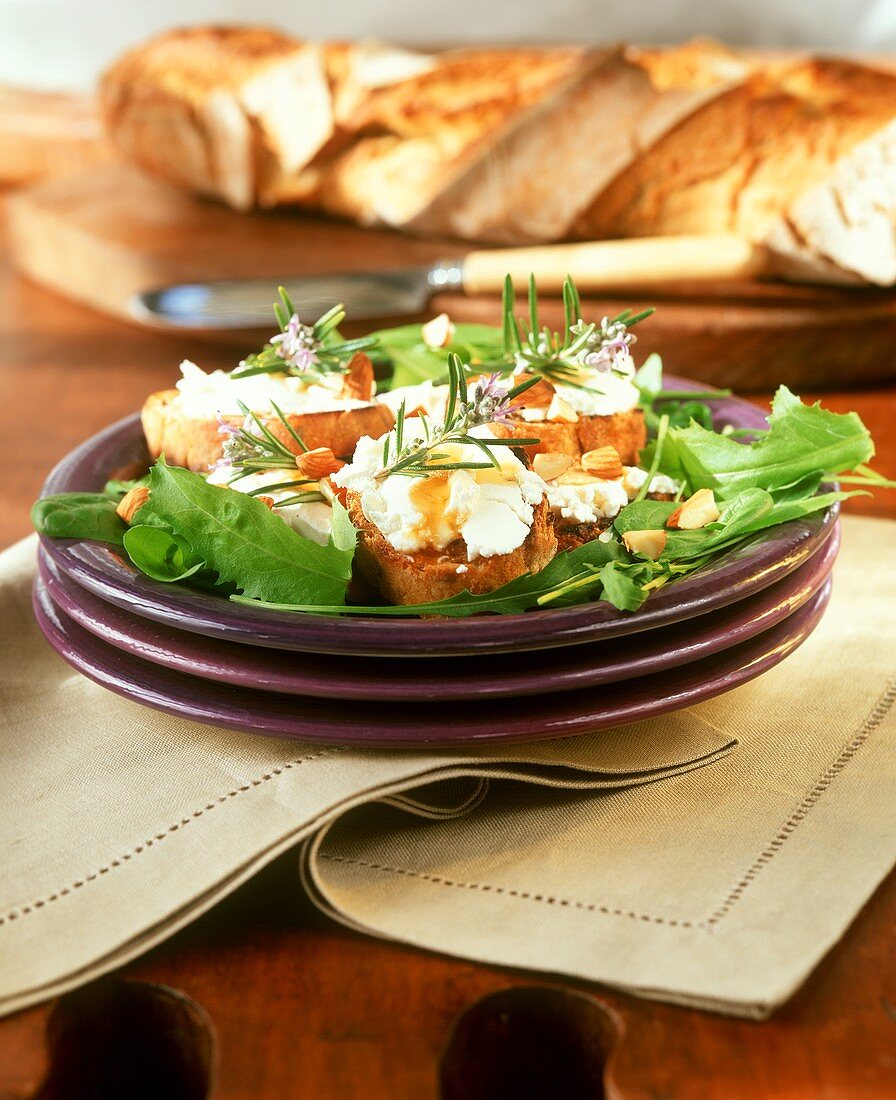 Small open sandwiches with fresh goats' cheese and honey