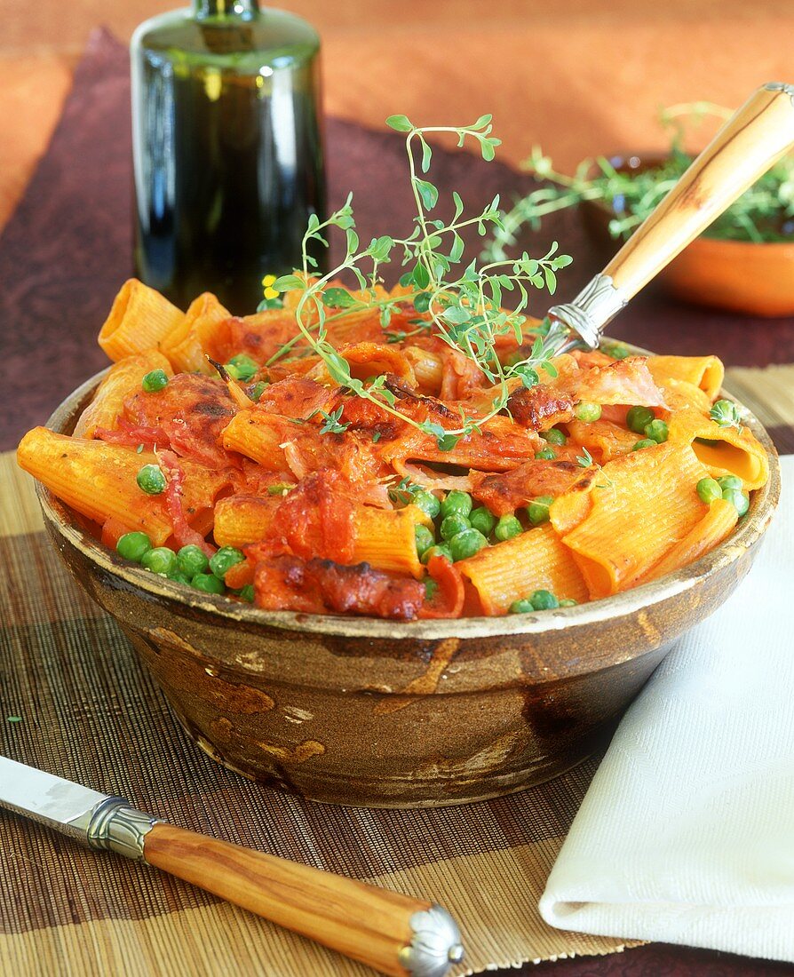 Baked rigatoni with bacon and peas