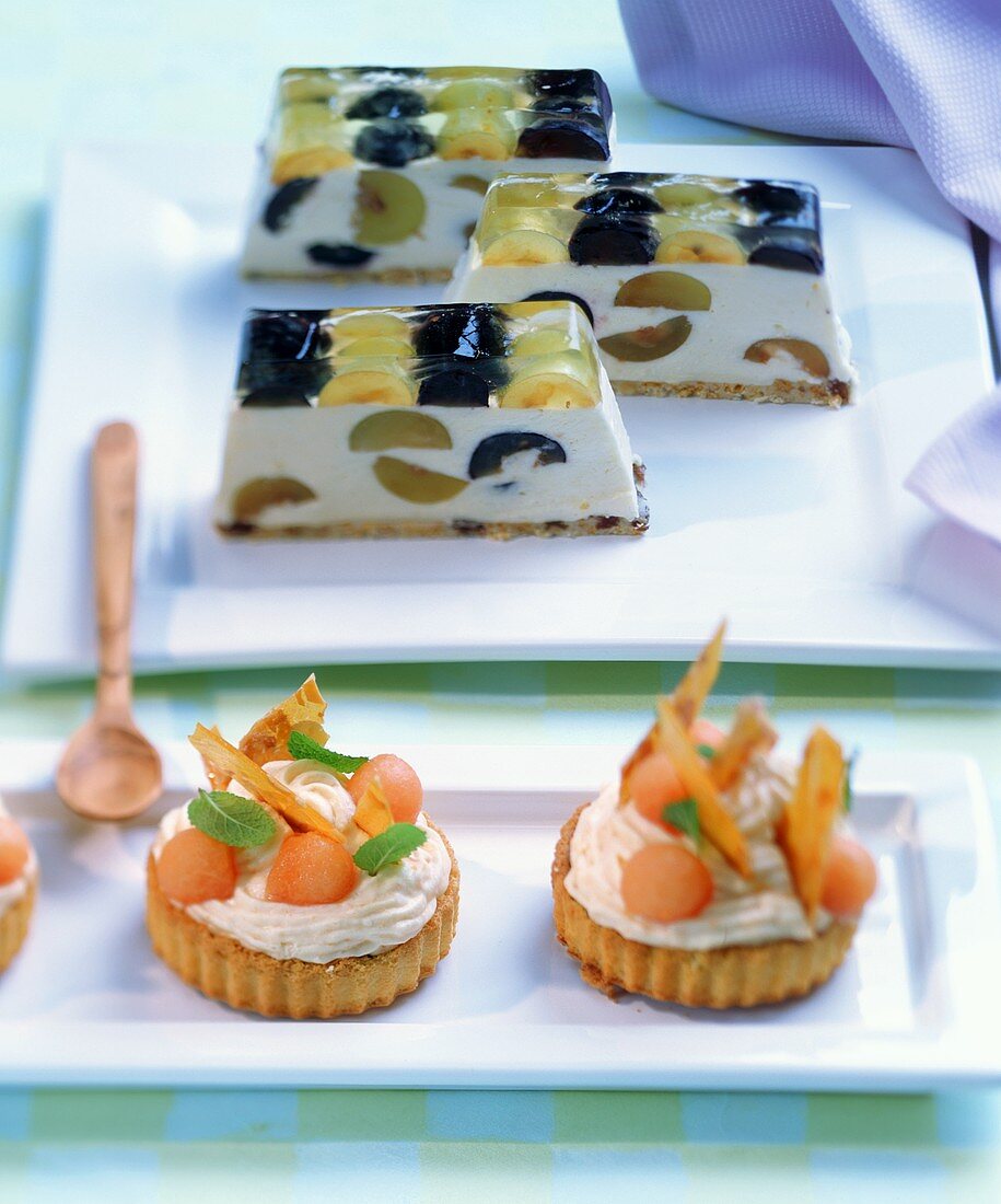Melon tartlets and grape slices