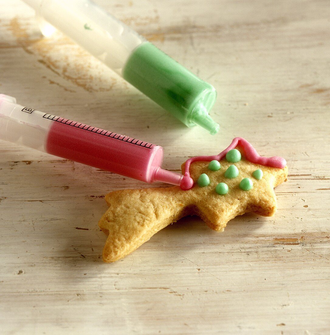 Decorating biscuits with coloured icing