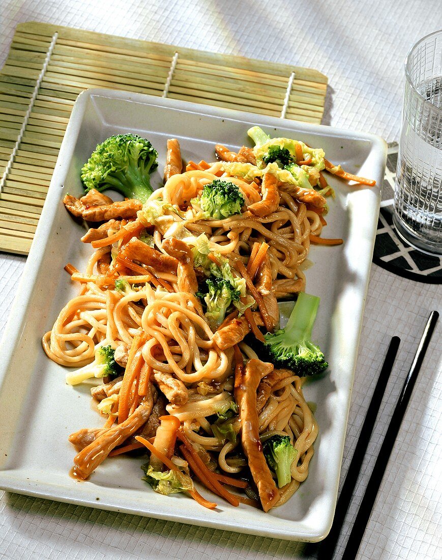 Mie goreng (Indonesian noodles with meat & vegetables)