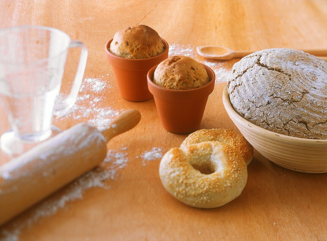 Beer roll in terracotta pot, sesame rings, wholewheat bread