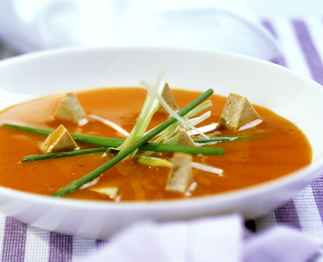 Möhrensuppe mit Tofu