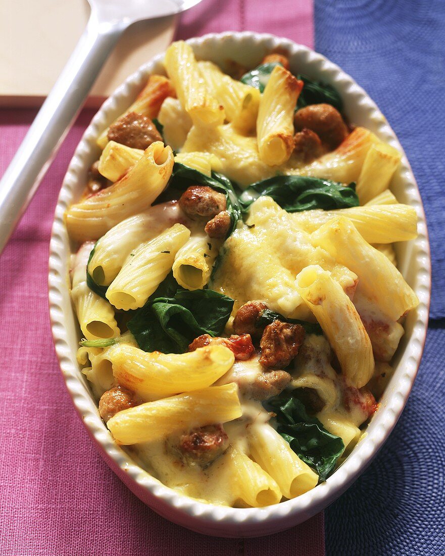 Tortiglioni and spinach bake with sausage forcemeat