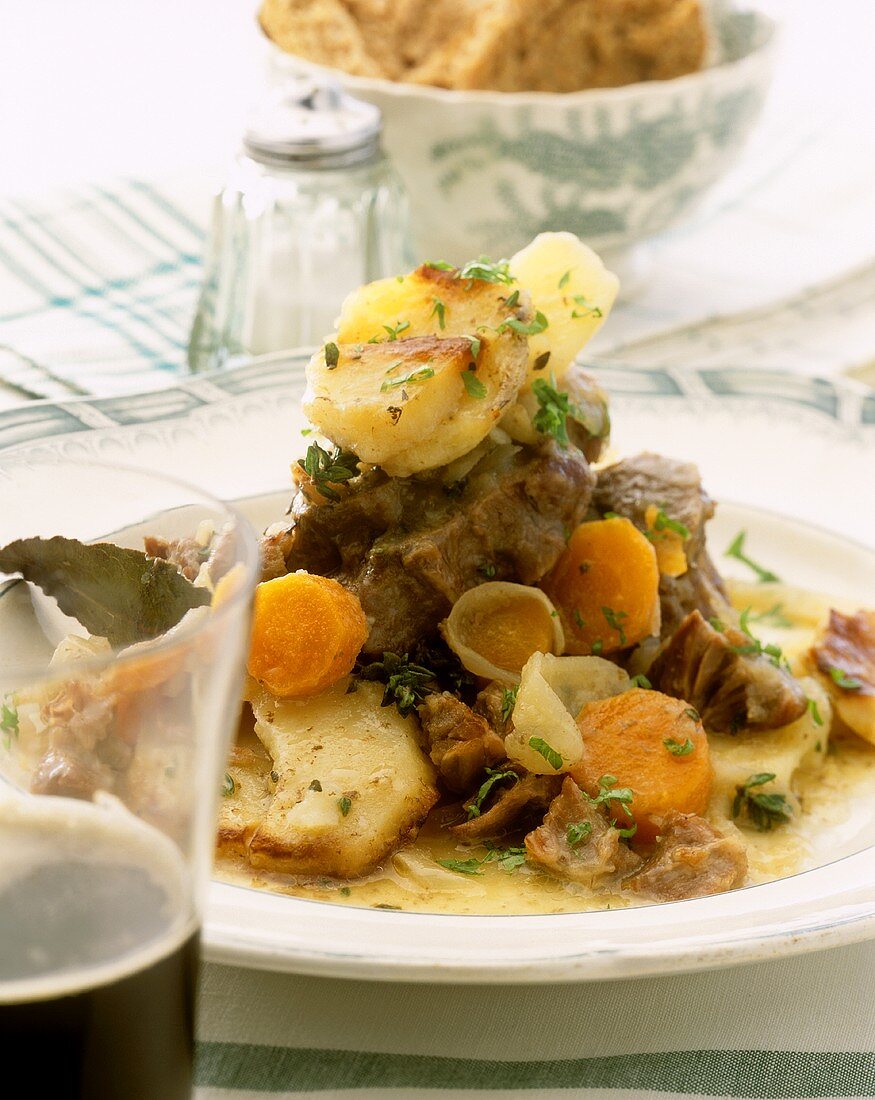 Irish Stew (Eintopf aus Hammelfleisch, Kartoffeln & Möhren)
