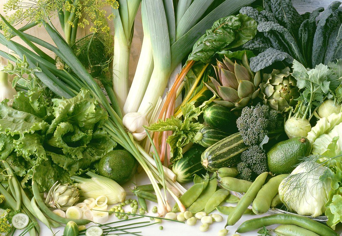 Grünes Gemüse (reich an Folsäure und Kalzium)