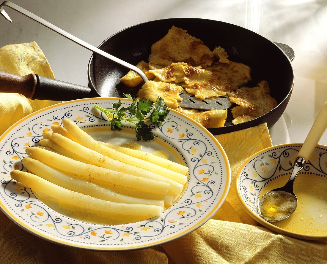 White asparagus with butter and Baden pancakes (Kratzete)