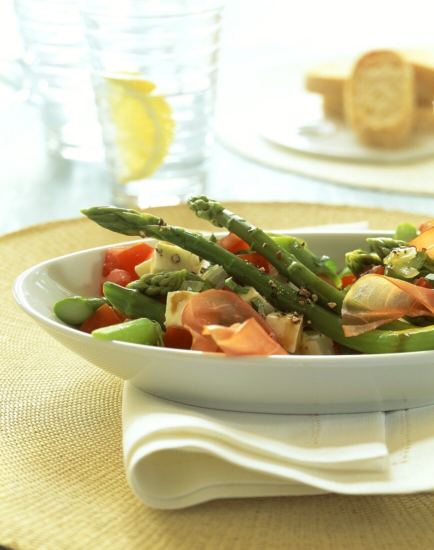 Green asparagus & tomato salad with cheese & Tyrolean ham