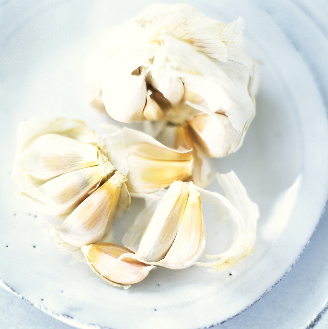 Cloves of garlic in white ceramic bowl