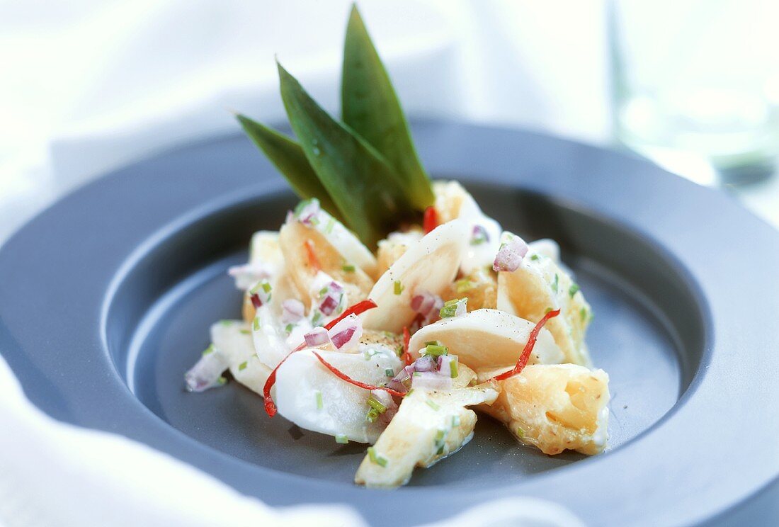 Pastinaken-Ananas-Salat mit Chilistreifen