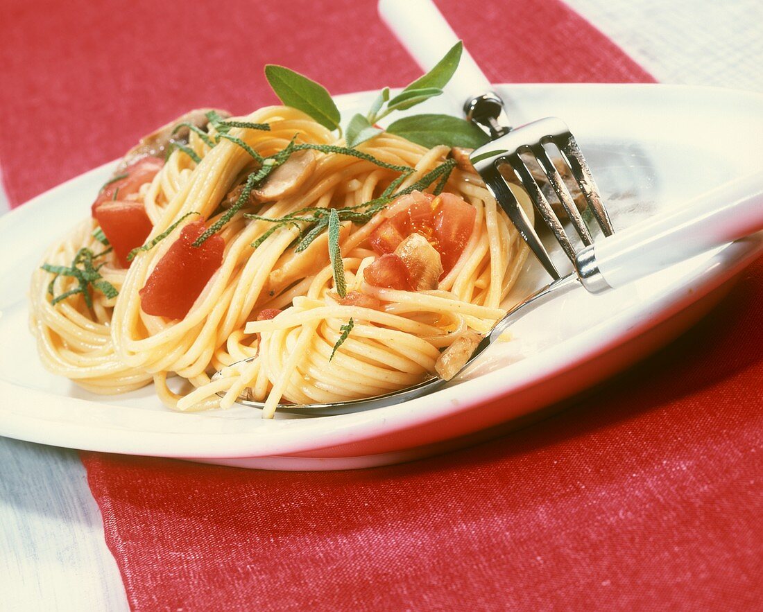 Spaghetti all'umbra (Spaghetti with tomatoes, mushrooms & sage)