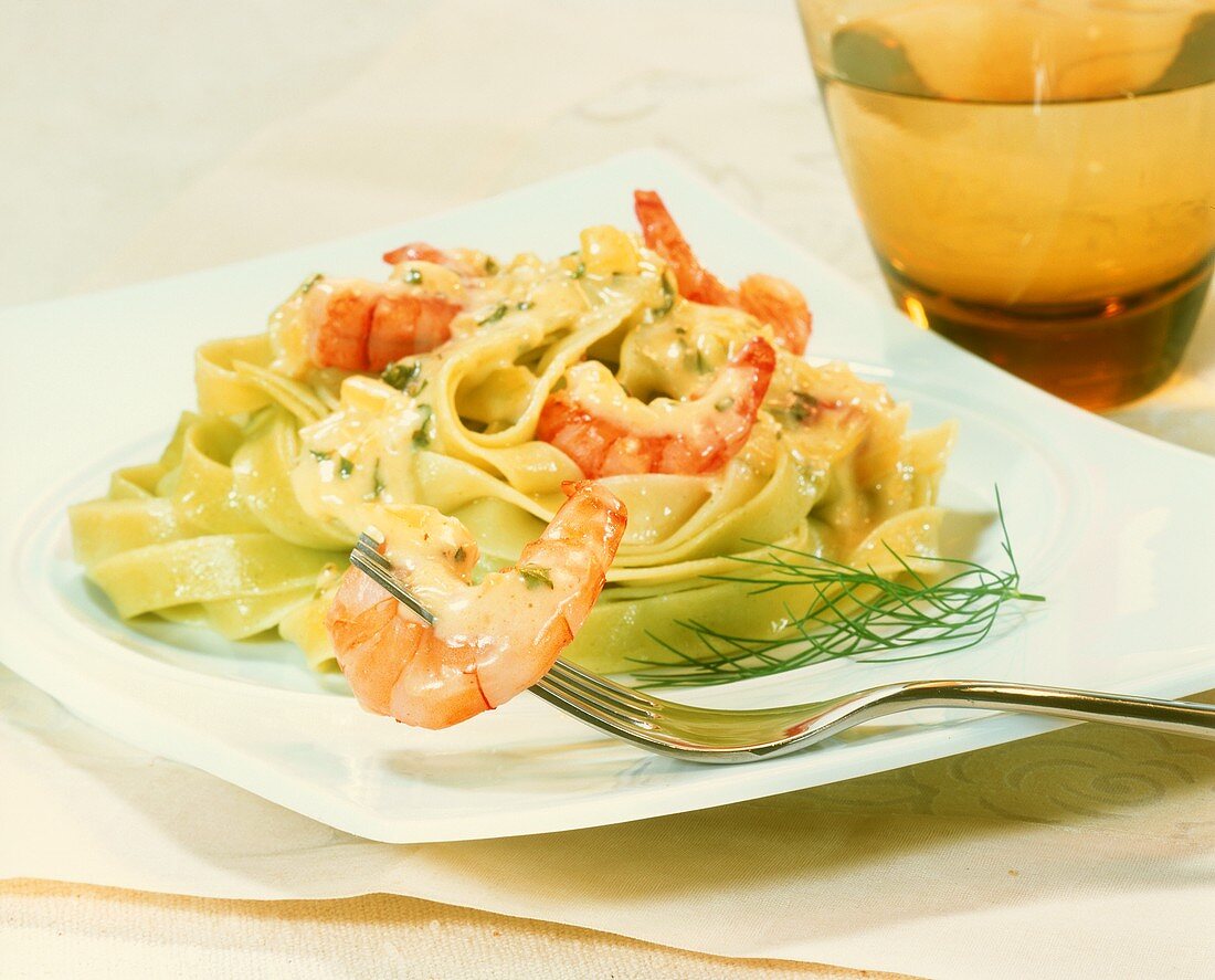 Green tagliatelle with shrimps and dill