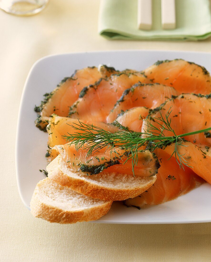Gravlax with dill and white bread