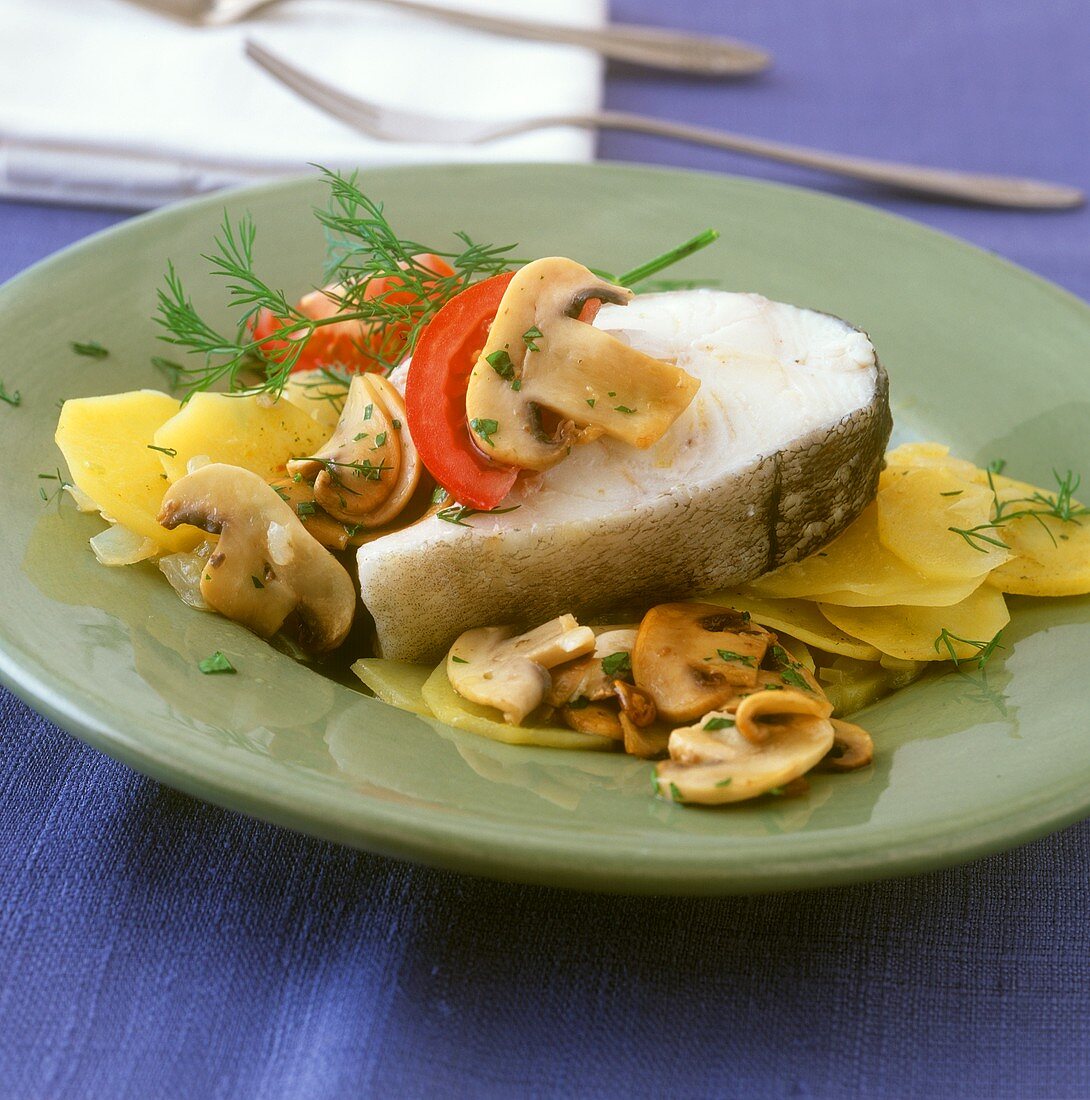 Pan-cooked fish dish (haddock with tomatoes and mushrooms)