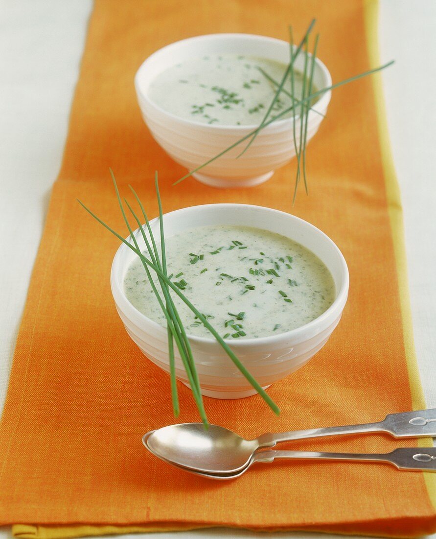 Creamy herb soup with chives