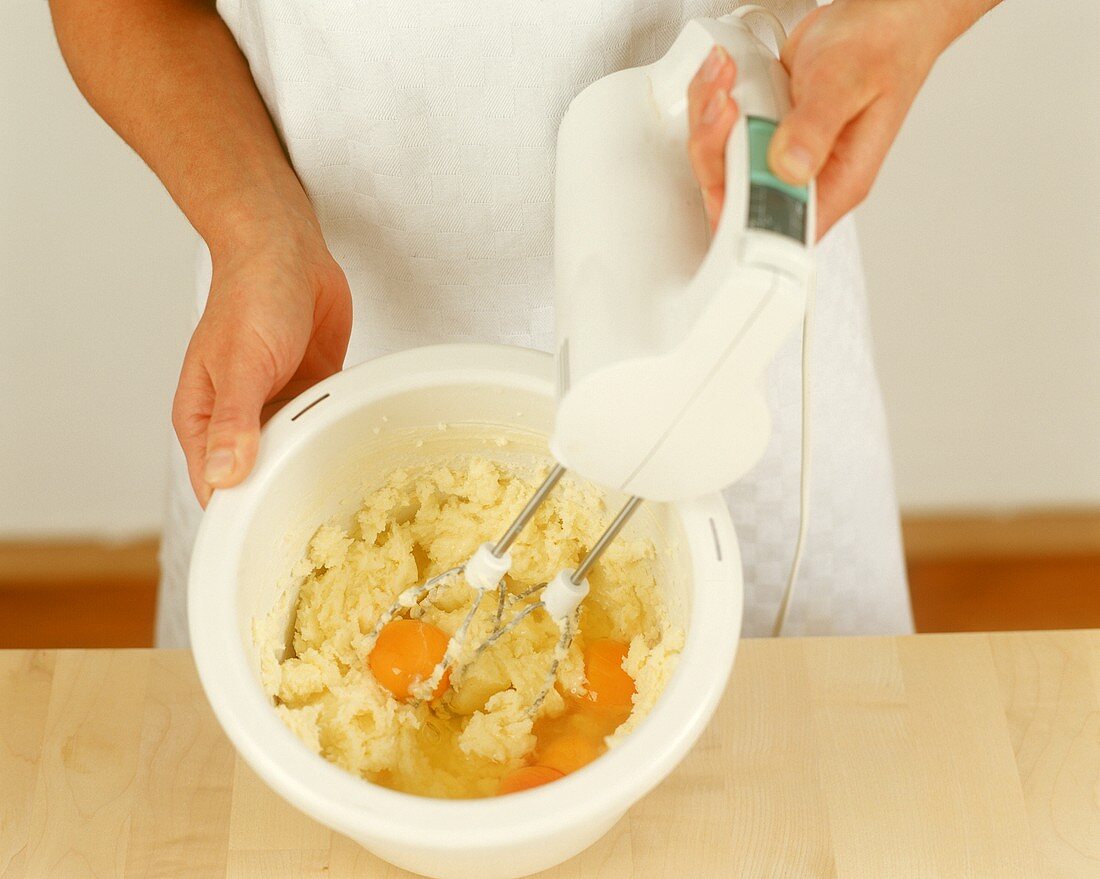 Making a creamed cake mixture