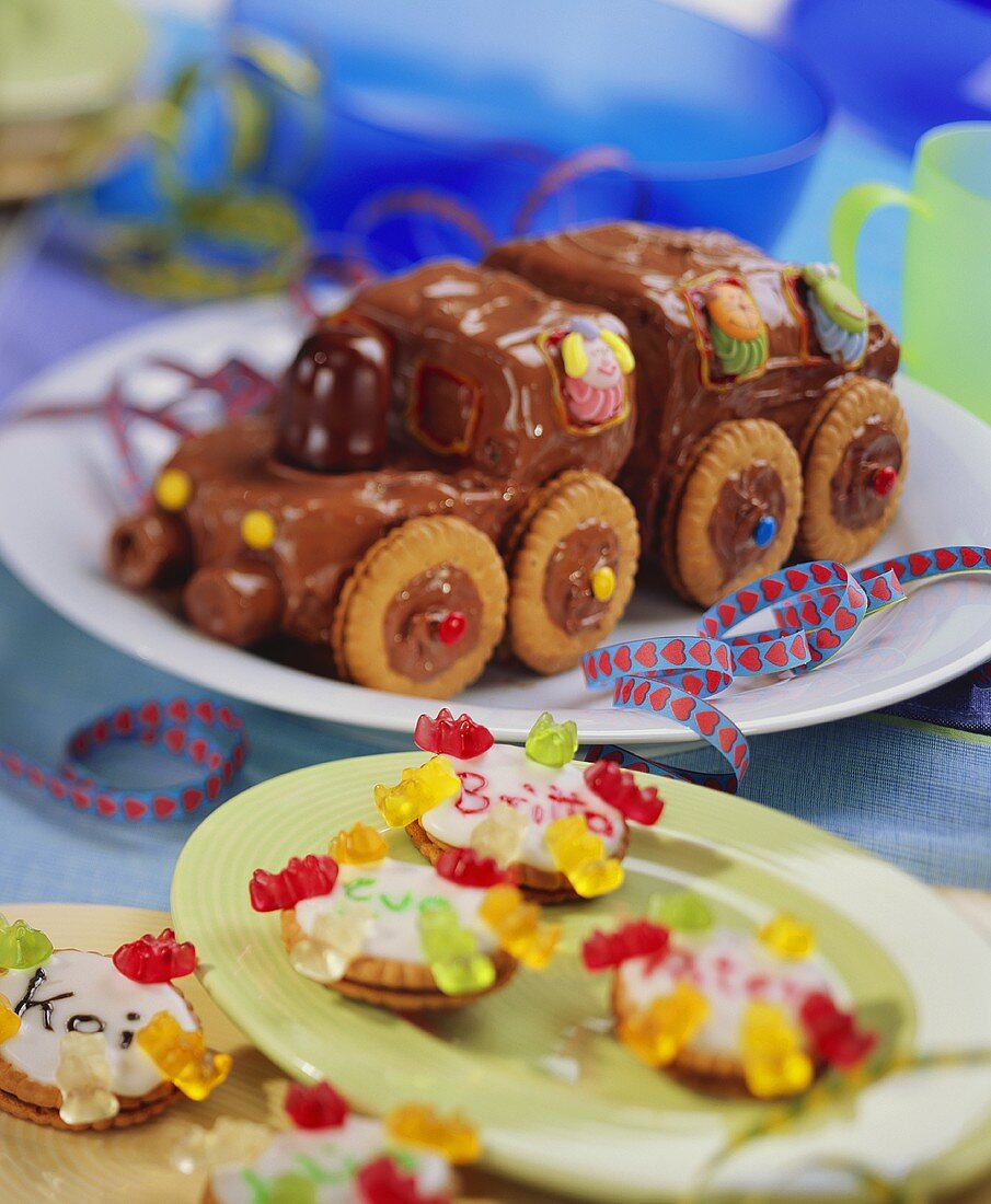 Sweet baking for child's party: birthday train, name biscuits