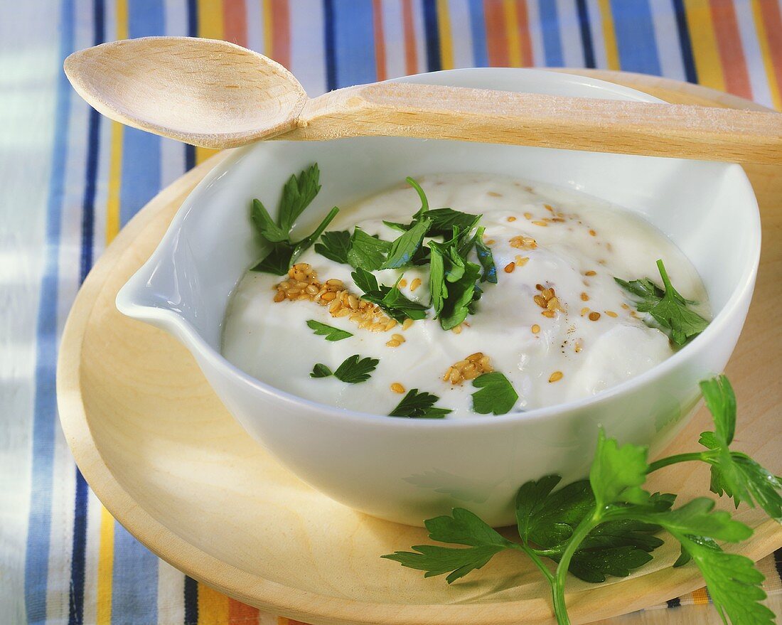 Yoghurt sauce with sesame and parsley