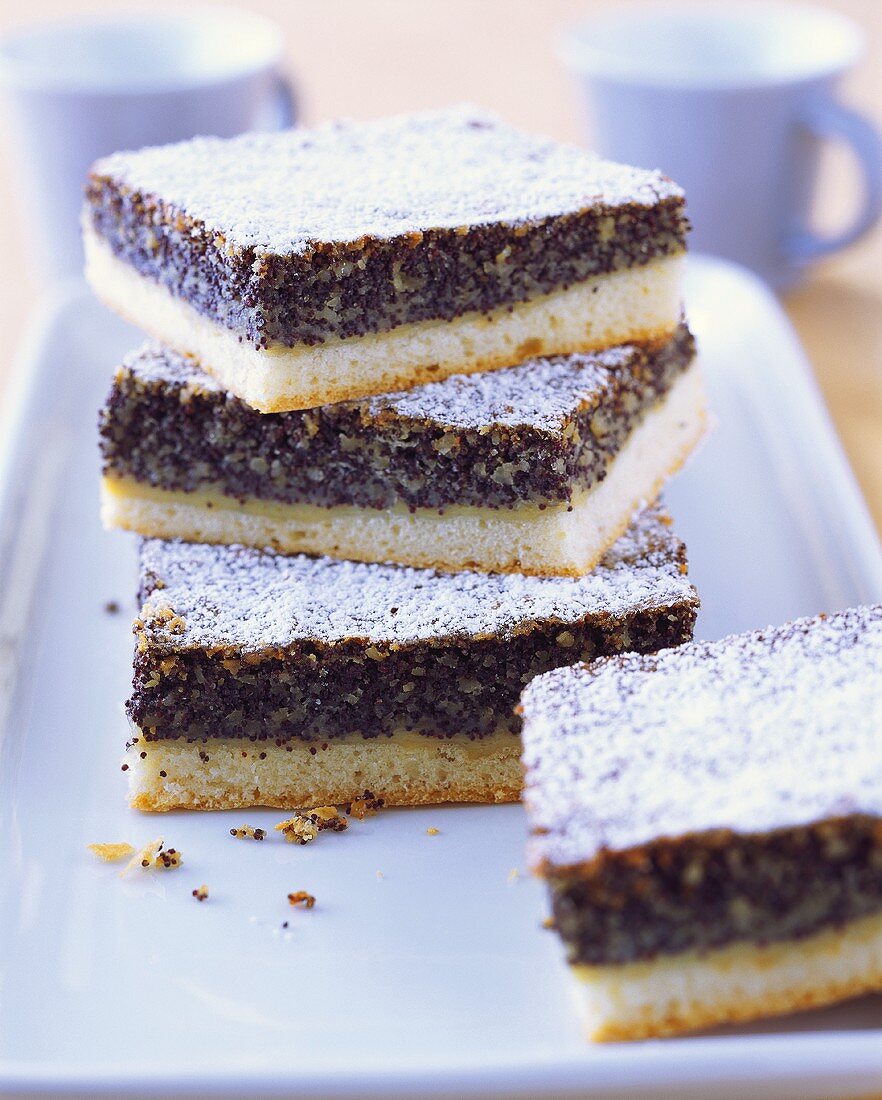Poppy seed cake with icing sugar