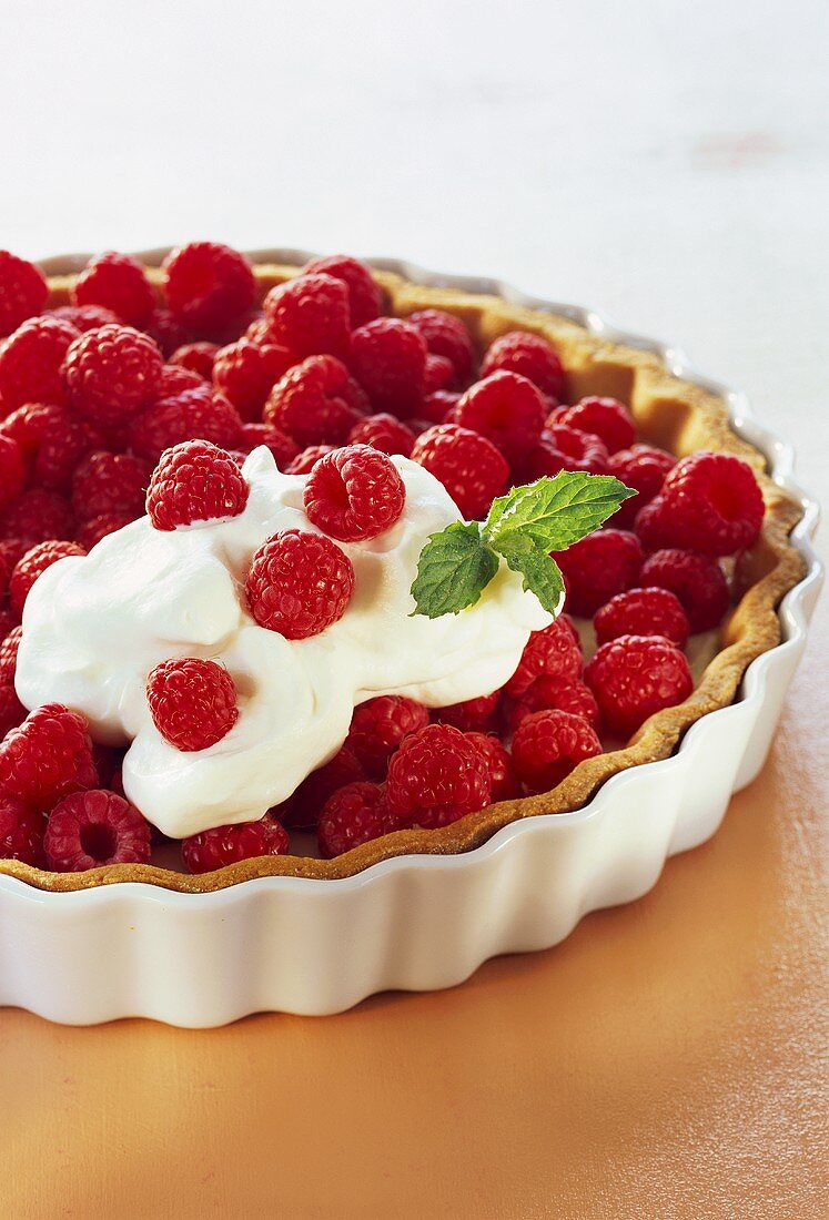 Raspberry tart with cream