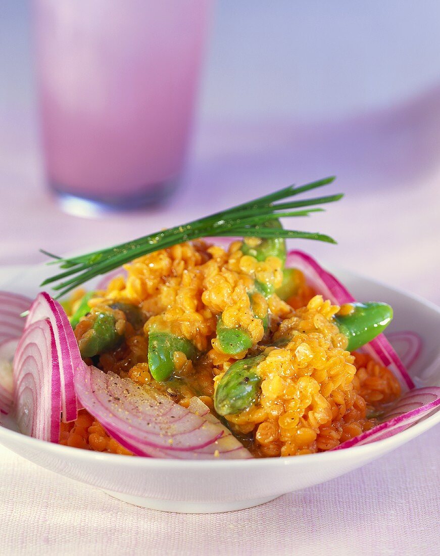 Asparagus salad with red lentils and onions