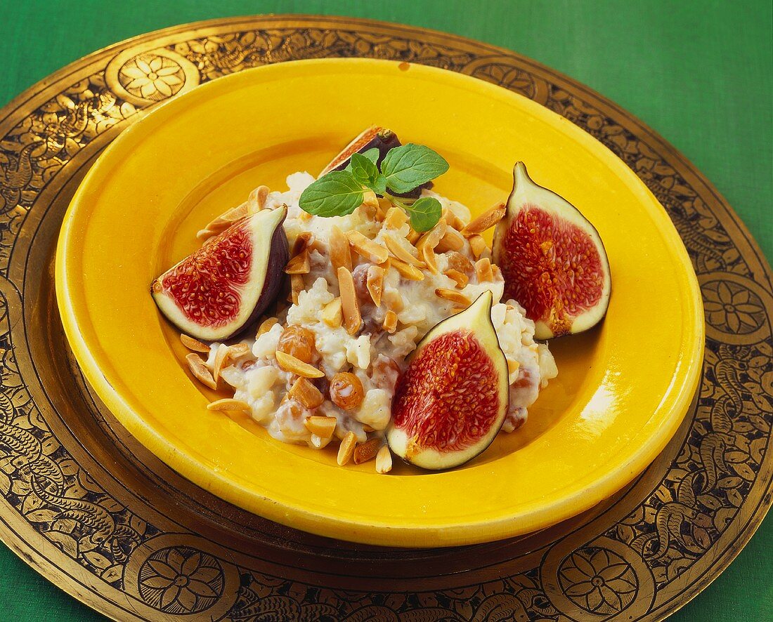 Rice pudding with cardamom and figs
