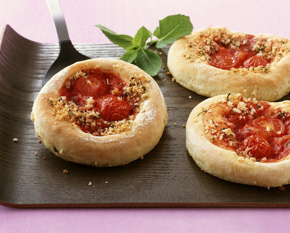Pizza tarts with cherry tomatoes