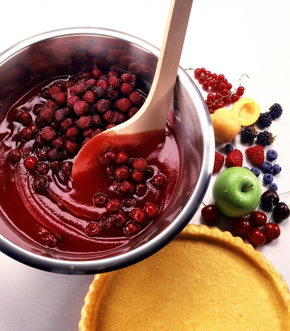 Making a flan with berries