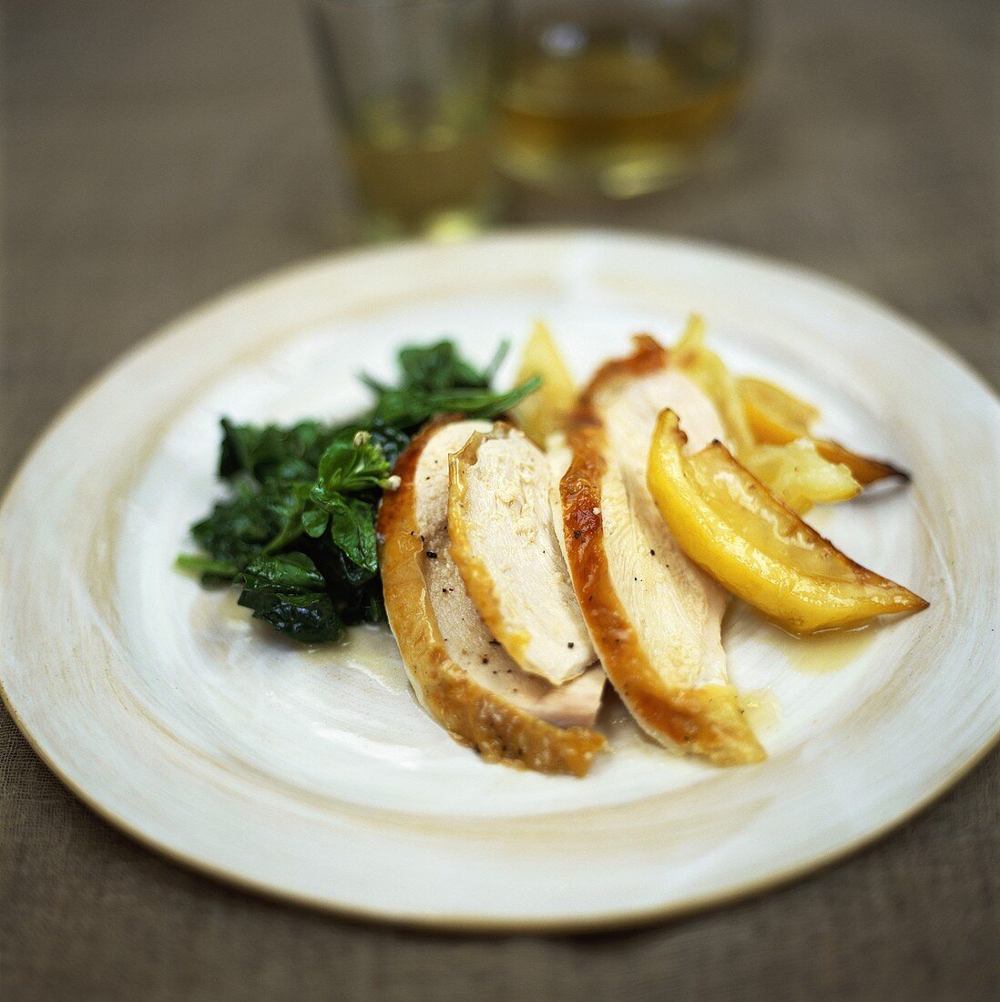Roast chicken breast with spinach and pepper