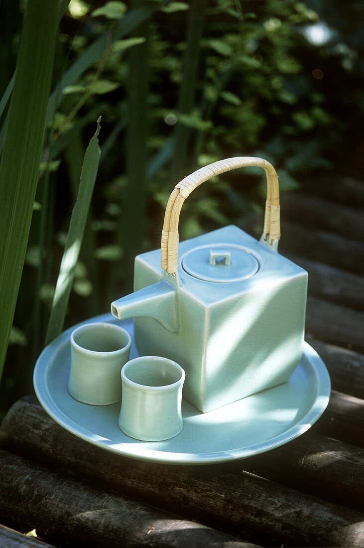 Square teapot with two bowls