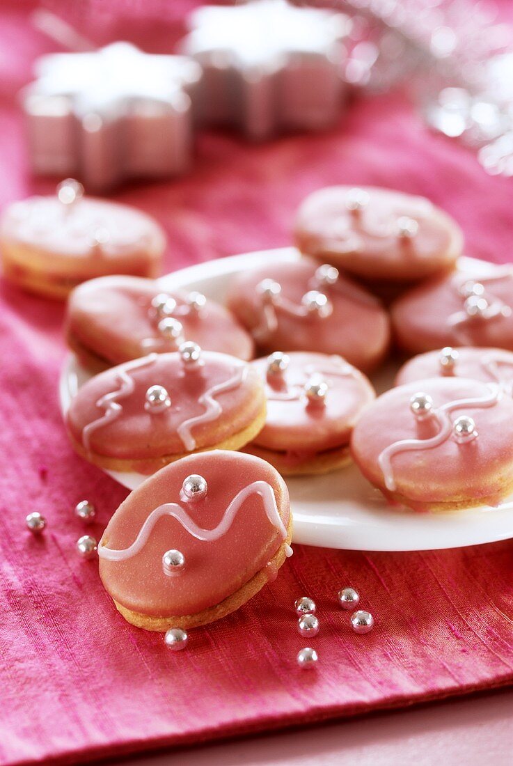 Brabanter (filled biscuits with pink glacé icing)