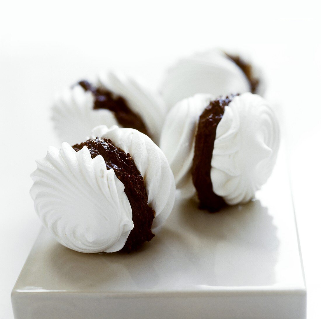Meringue shells with chocolate filling