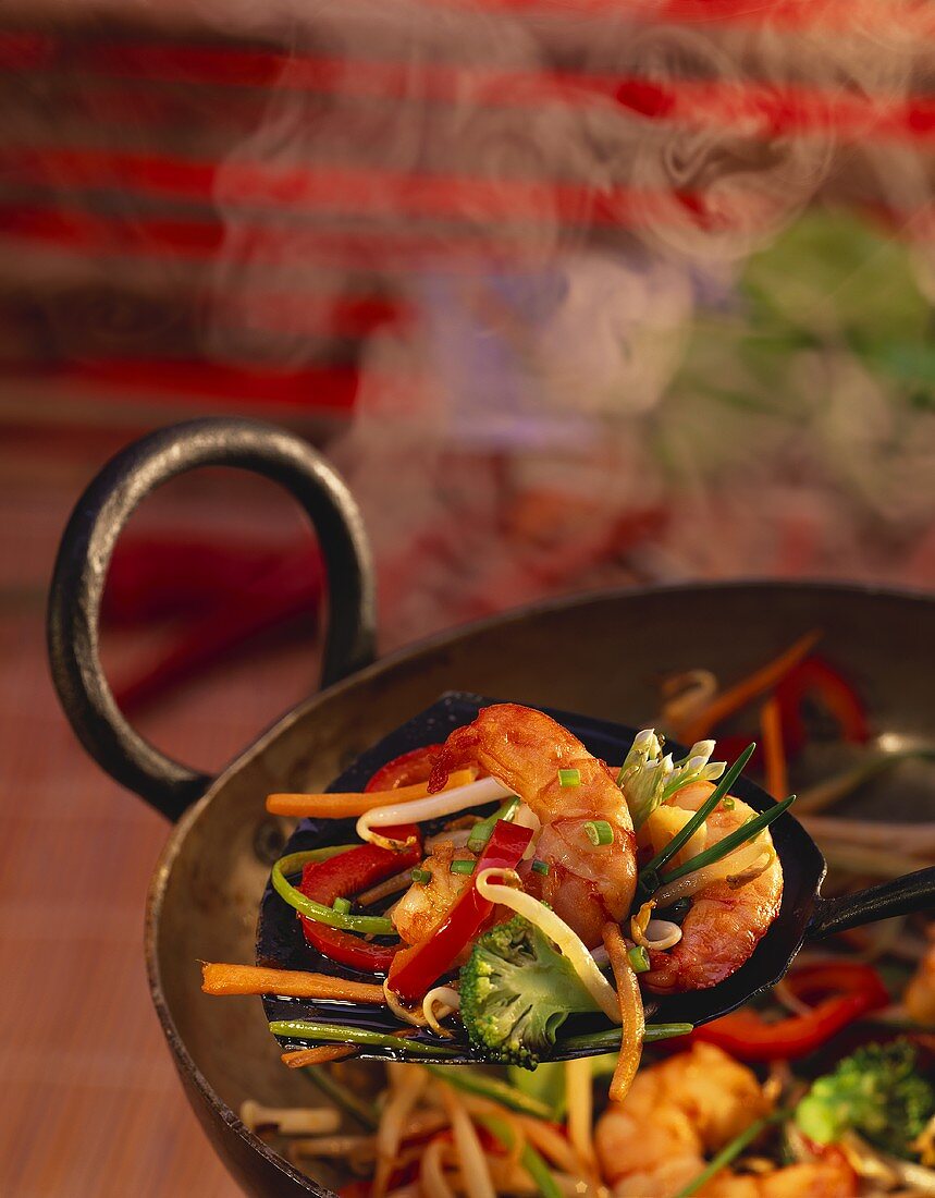 Shrimps with vegetables cooked in wok