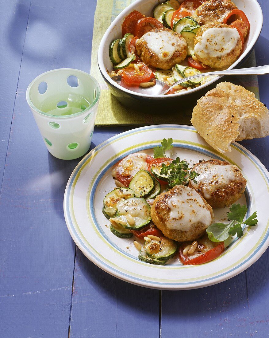 Frikadellen mit Mozzarella überbacken