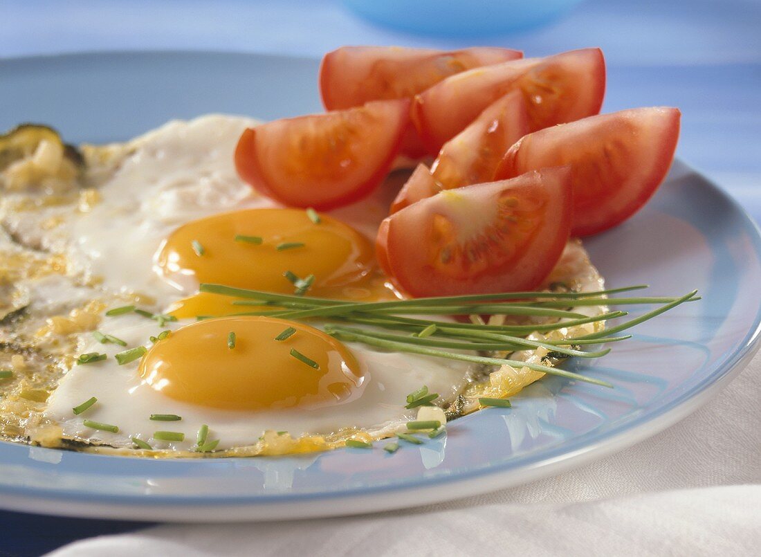 Pan-cooked courgettes & eggs & tomato wedge (food combining)