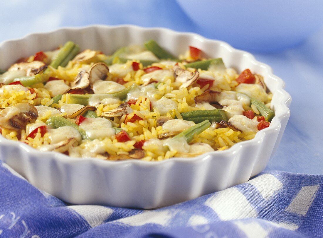 Rice gratin with vegetables and mushrooms (food combining)