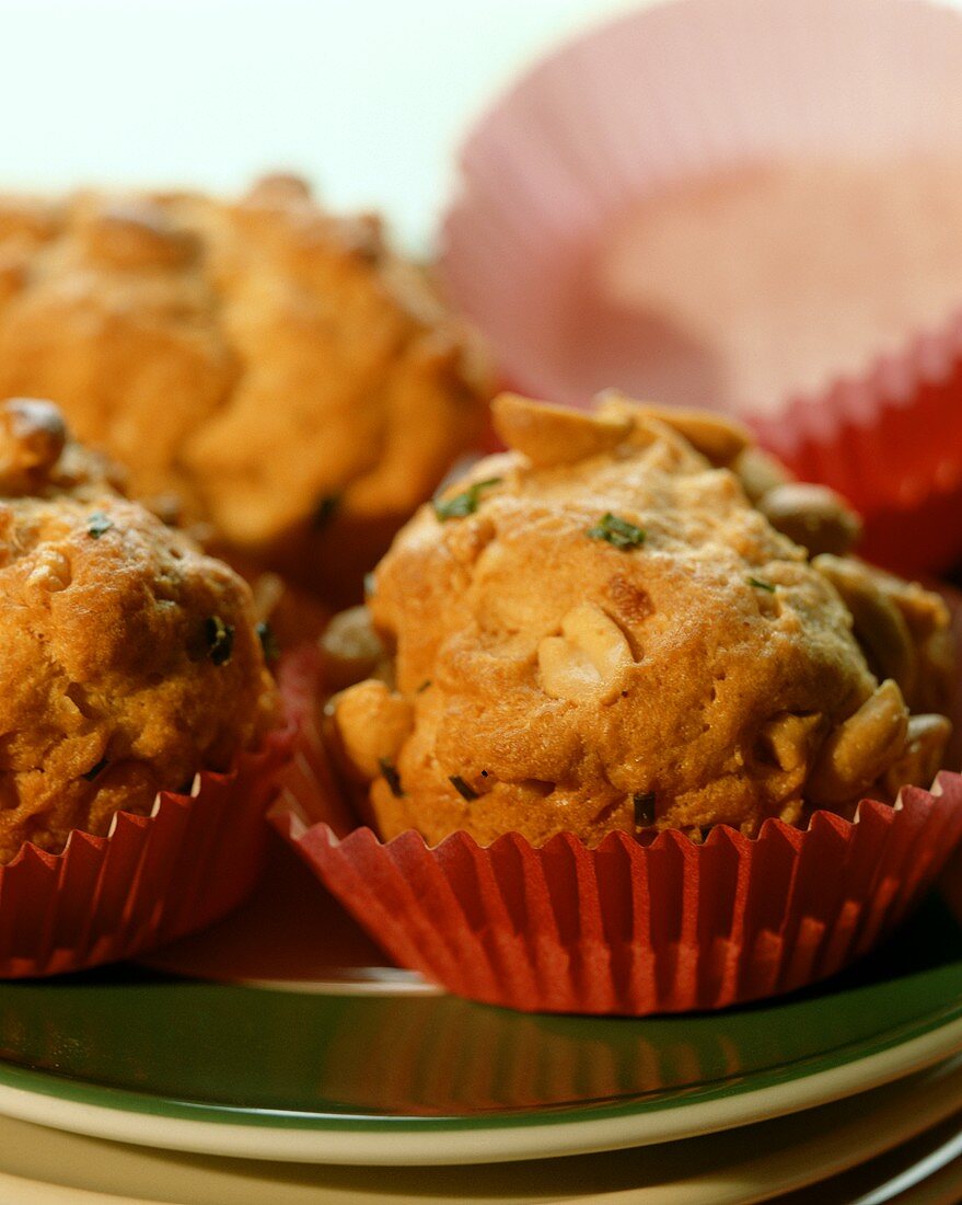 Hearty muffins with peanuts and egg
