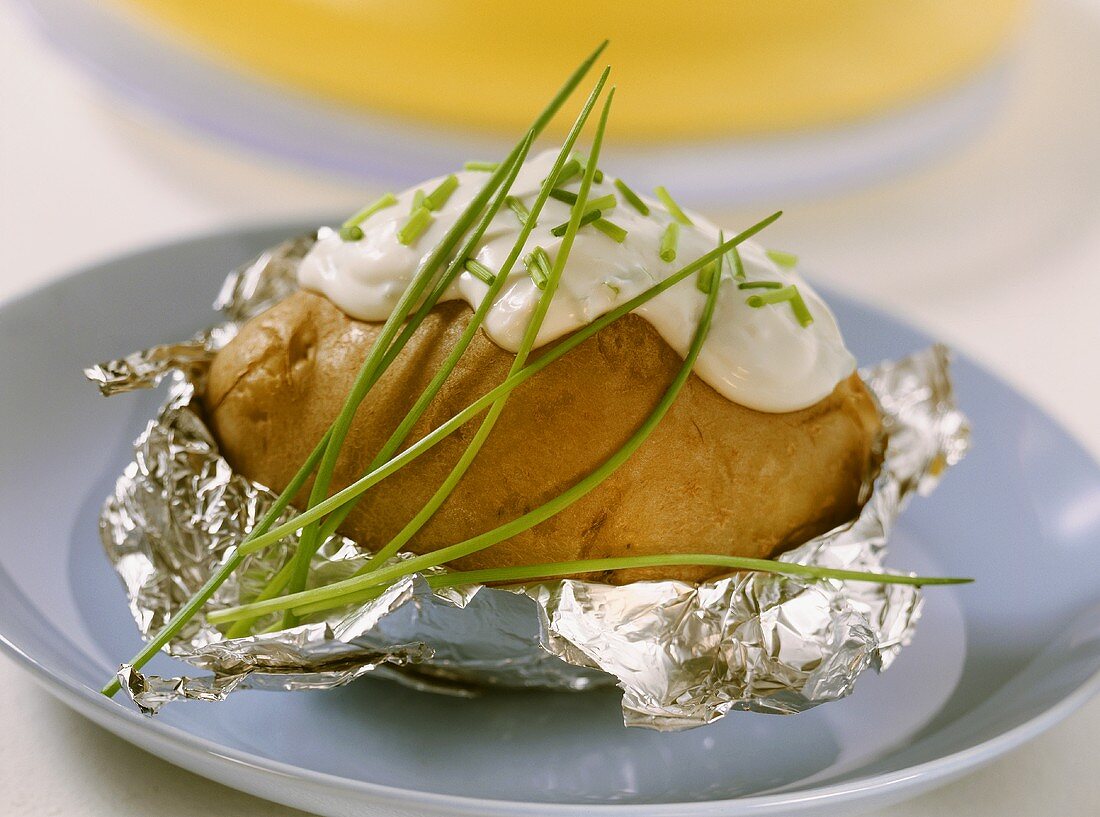 Baked potato with chive quark
