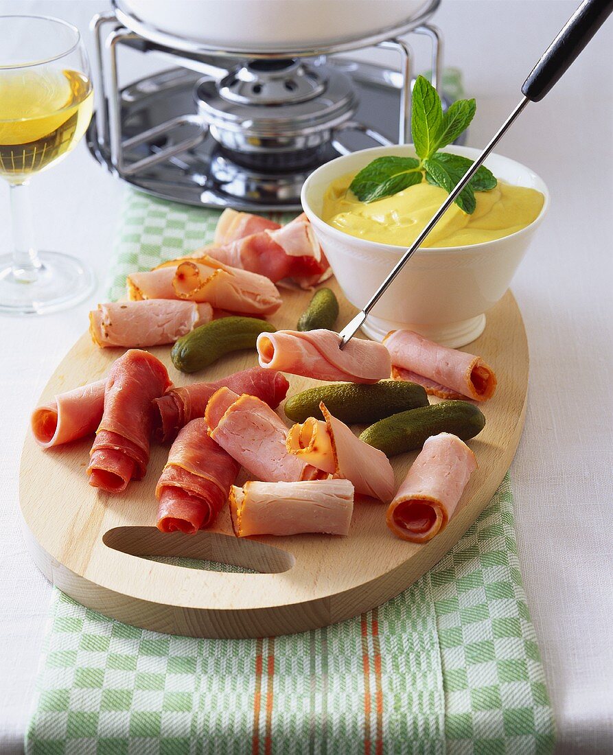 Ham fondue with mustard and cream sauce
