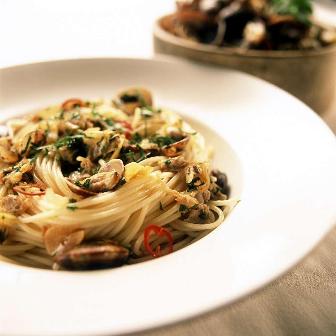 Spaghetti alle vongole (spaghetti with clams, Italy)