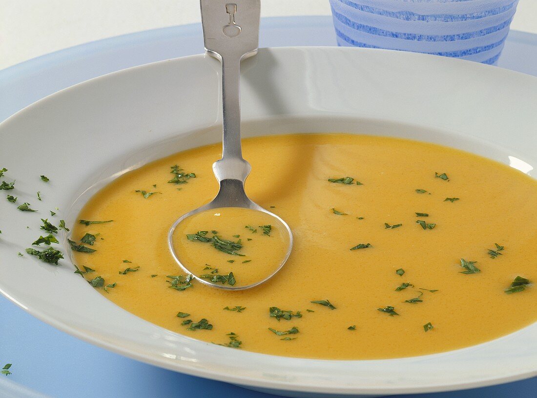 Creamed carrot soup with ginger and parsley